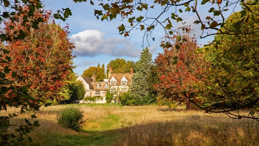 Autumn colours in the park with a view of the house in the distance.